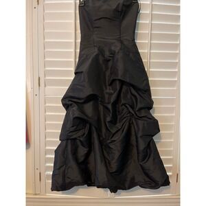 DaVinci size 2 black strapless formal dress